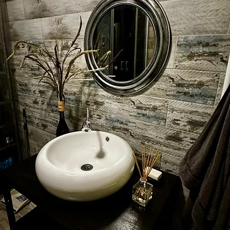 Cosy Spot With Private Garden Apartment *